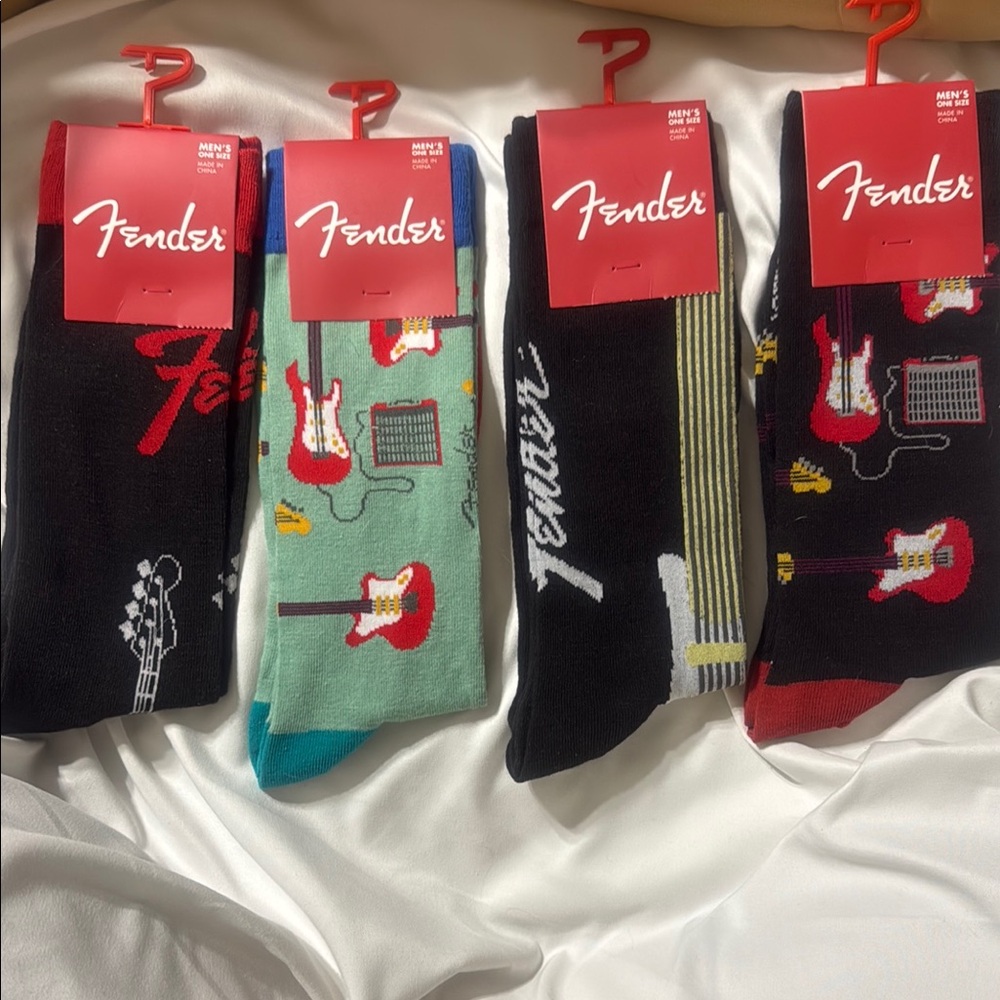 4 Pairs of Fender Novelty Socks Guitar Design Men’s Best Fits Sizes 7-12
